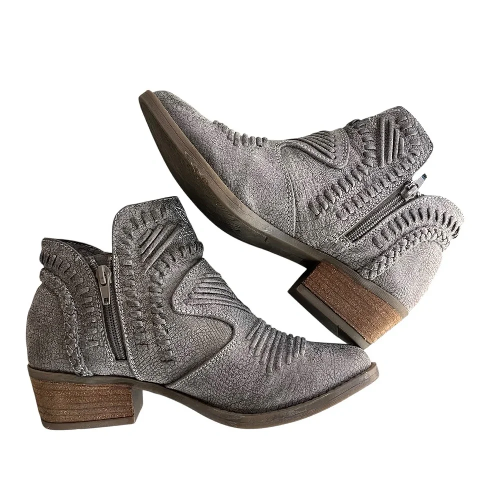 Not Rated Women’s 8 Gray Silver Weaved Faux Leather Side Zip Nosara Ankle Bootie - Picture 7 of 15